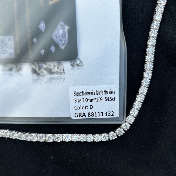 18k white gold moissanite tennis chain - Picture 3 of 10